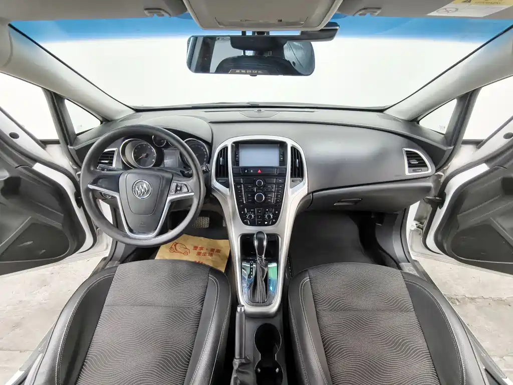 Buick Excelle 2014 — фото 9