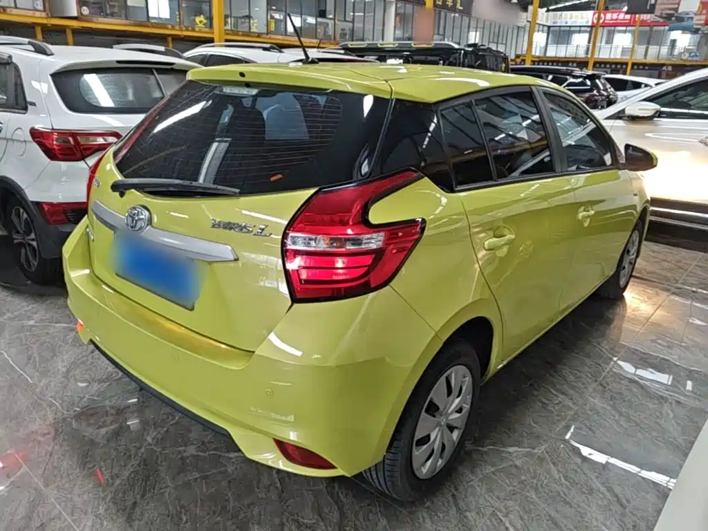Toyota Yaris L 2020 — фото 7