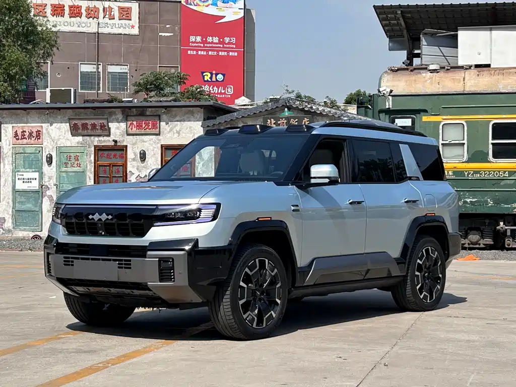Fang Cheng Bao Leopard 8 2025