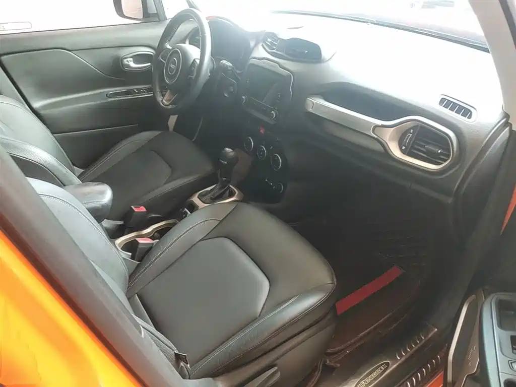 Jeep Renegade 2016 — фото 25