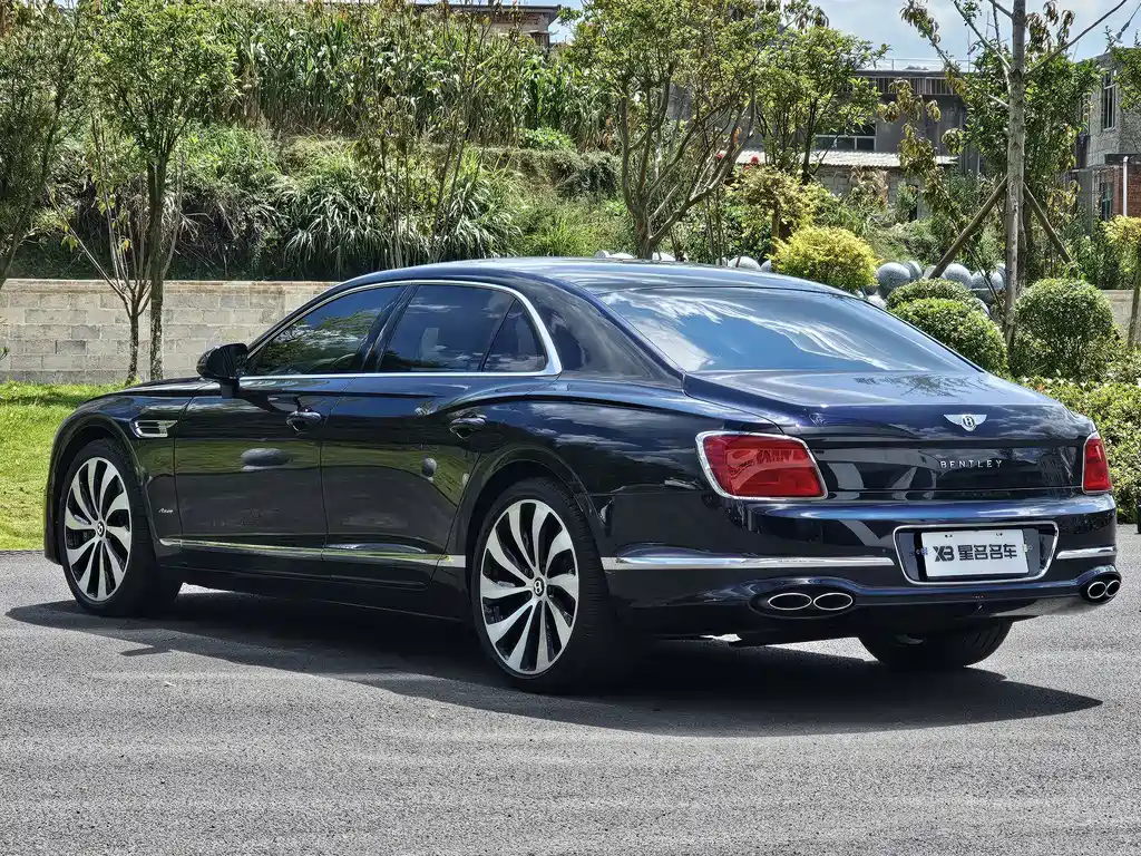 Bentley Flying Spur 2024 — фото 8