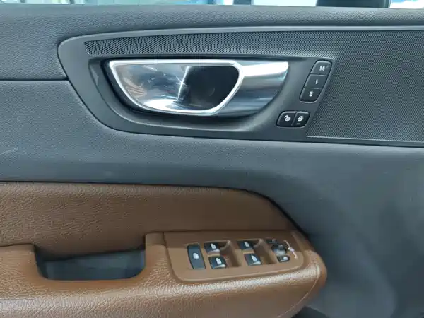 Volvo XC60 2021