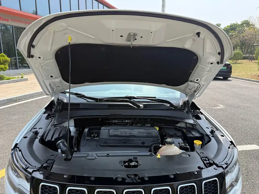 Jeep Compass 2017 — фото 25
