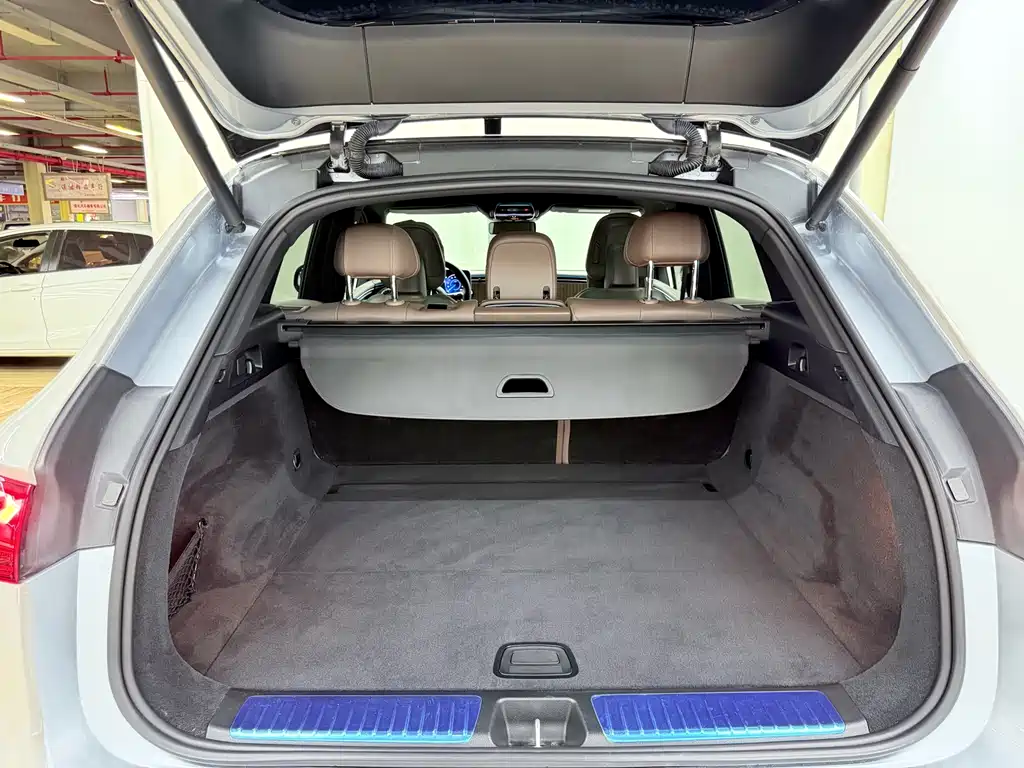 Mercedes-Benz EQE SUV 2023 — фото 11