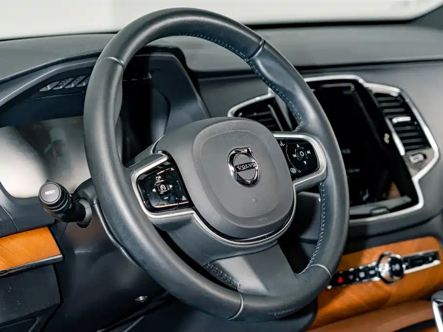 Volvo XC90 2022 — фото 10
