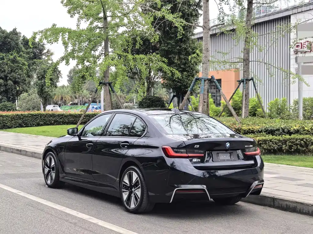 BMW i3 2024 — фото 8