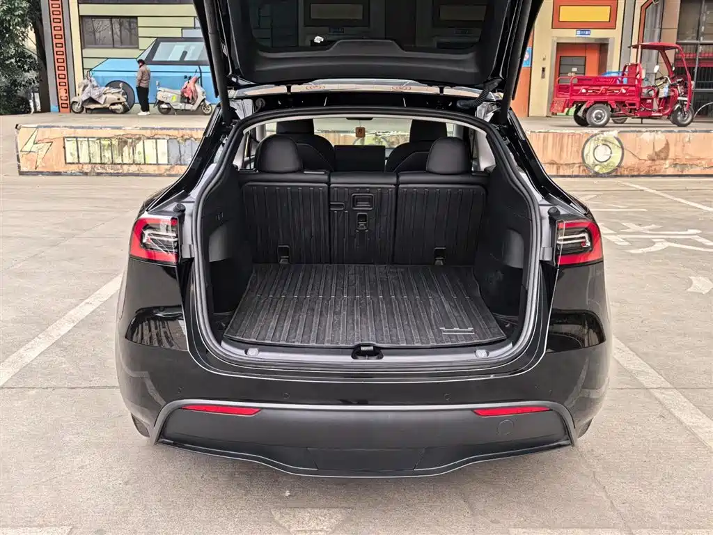 Tesla Model Y 2023 — фото 14