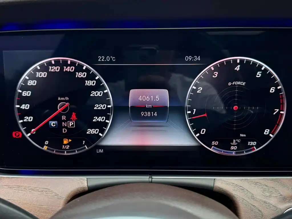 Mercedes-Benz E-Class 2020 — фото 16