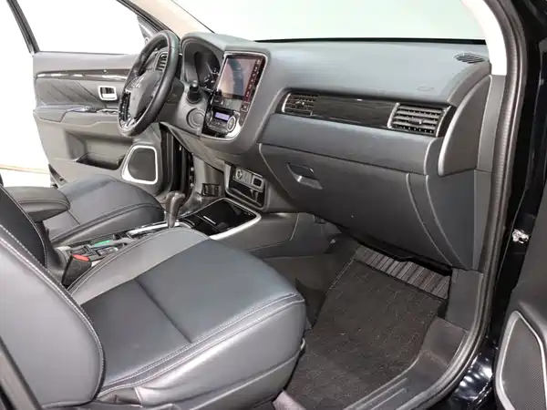 Mitsubishi Outlander 2020