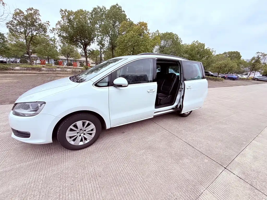Volkswagen Sharan 2017 — фото 11