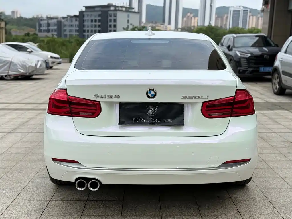 BMW 3 Series 2018 — фото 8