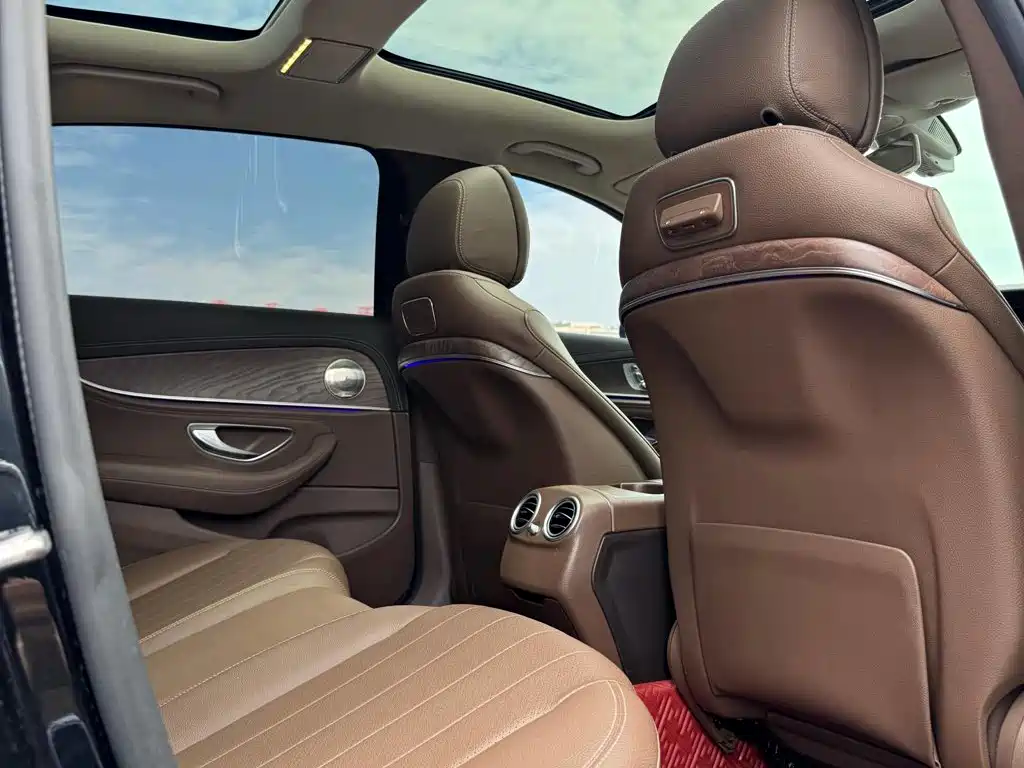 Mercedes-Benz E-Class 2020 — фото 12