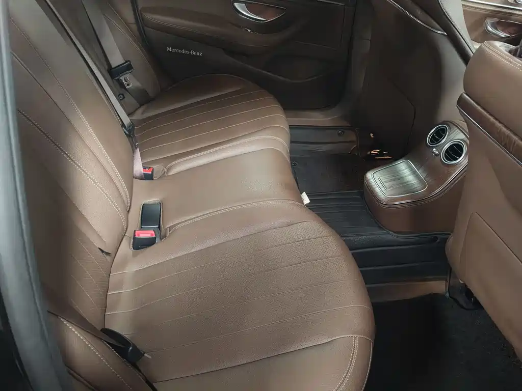 Mercedes-Benz E-Class 2023 — фото 10