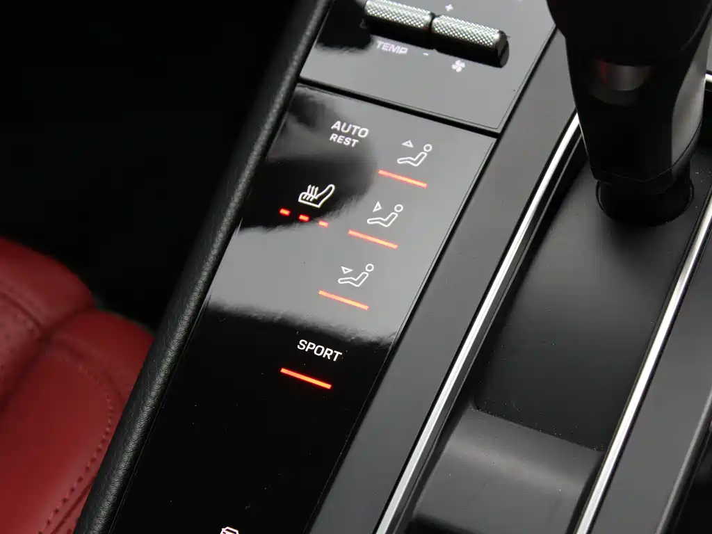 Porsche Macan 2022 — фото 12