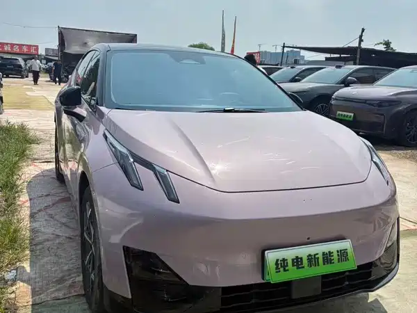 Lynk & Co Z20 2025