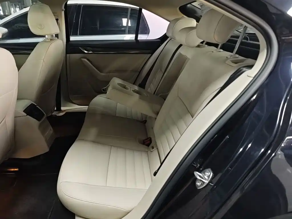 Skoda Octavia 2016 — фото 13