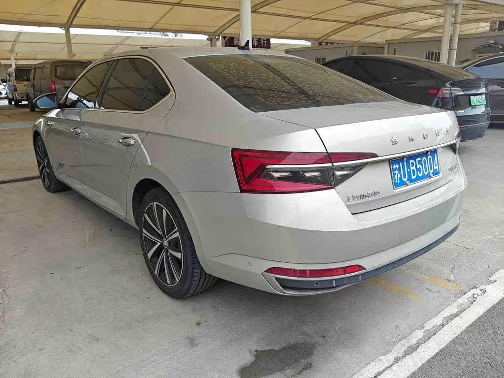 Skoda Superb 2021 — фото 11