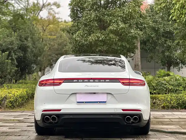 Porsche Panamera 2021