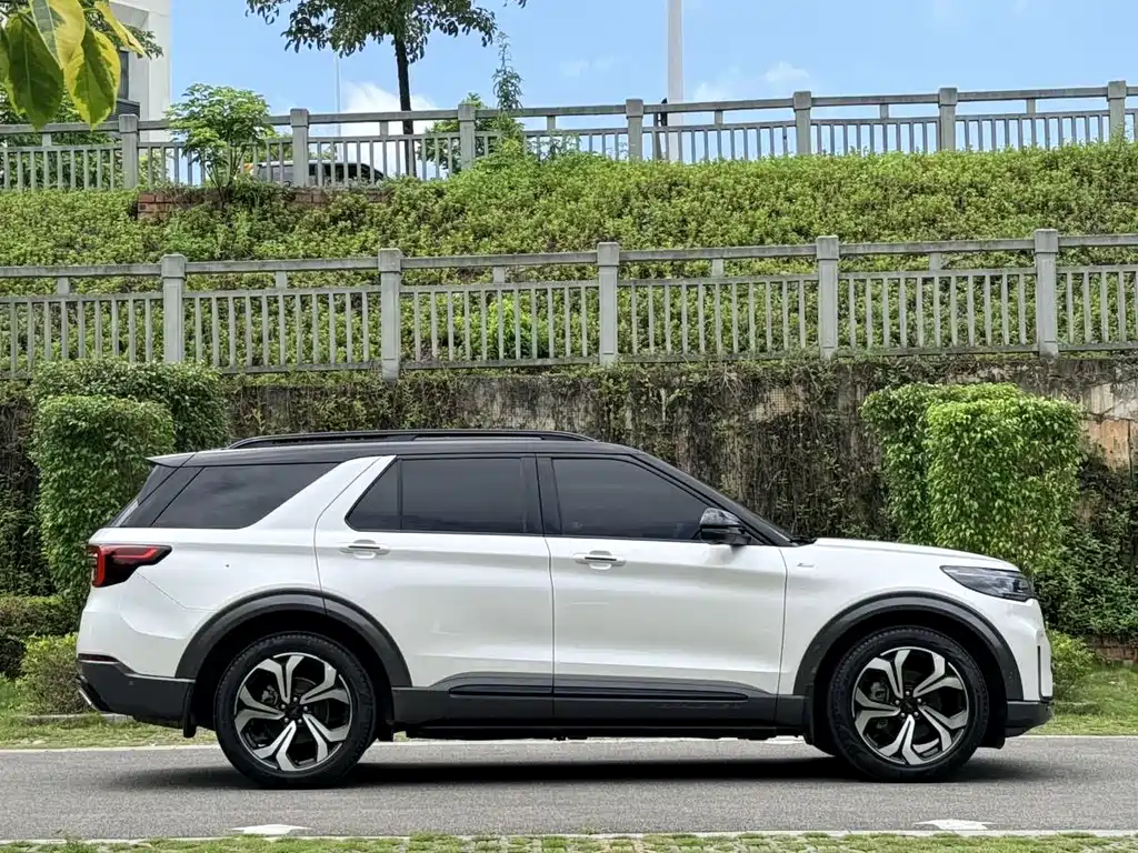 Ford Explorer 2023 — фото 4