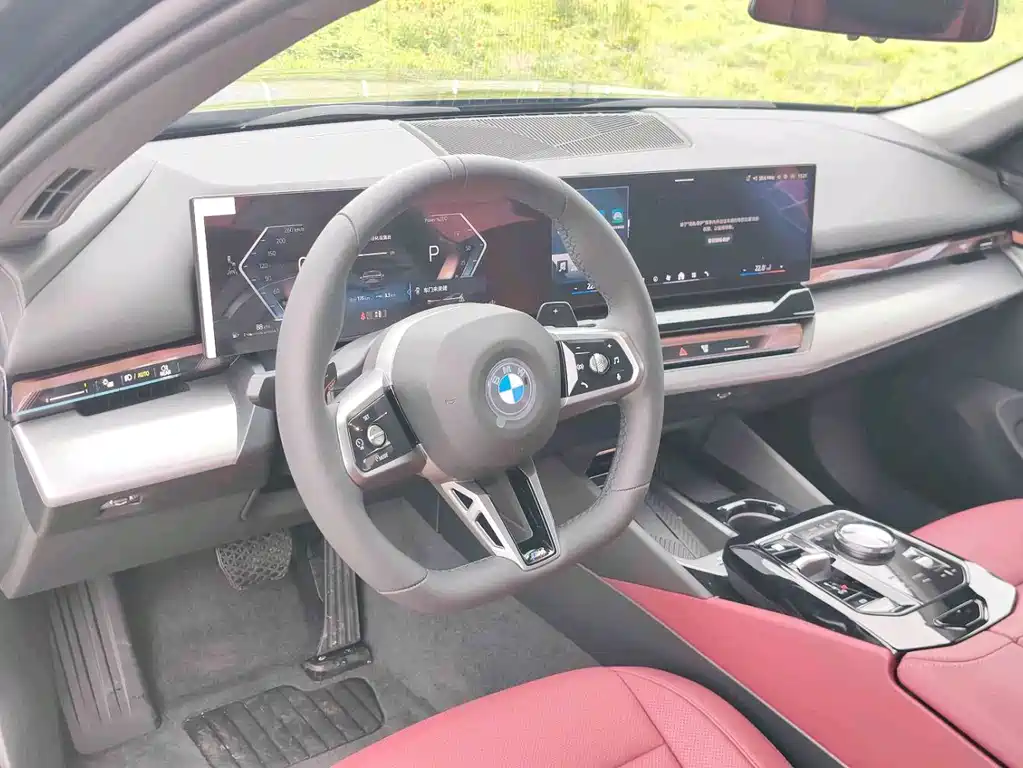 BMW 5 Series — фото 13