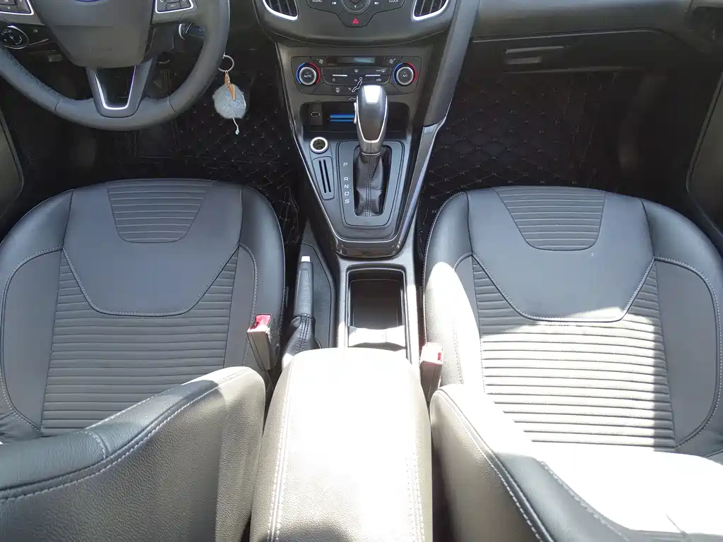 Ford Focus 2015 — фото 27