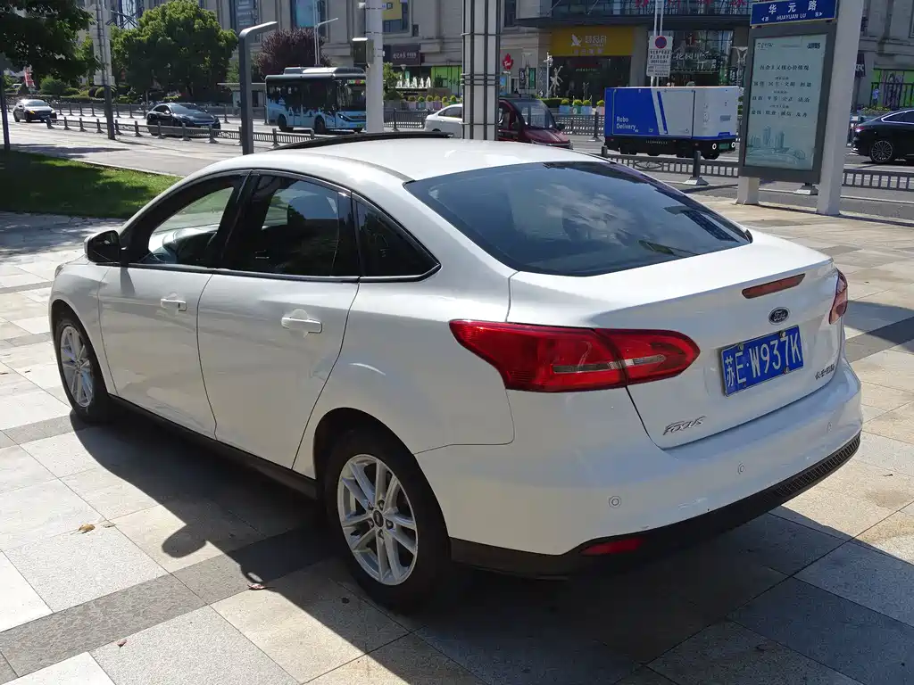 Ford Focus 2015 — фото 7