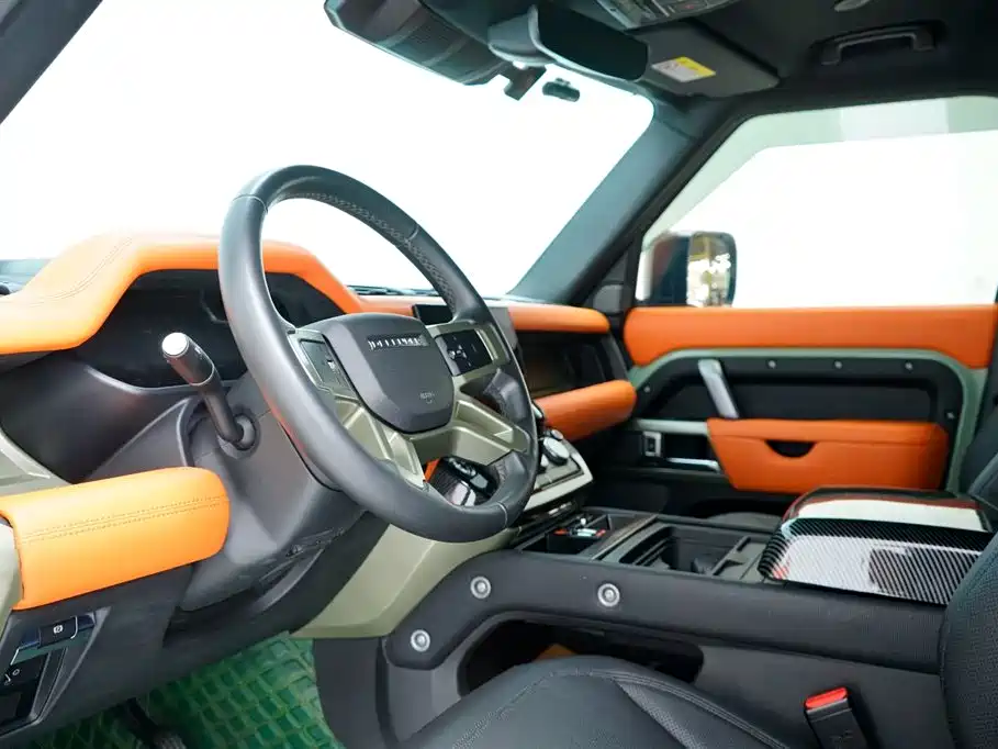 Land Rover Defender 2023 — фото 17