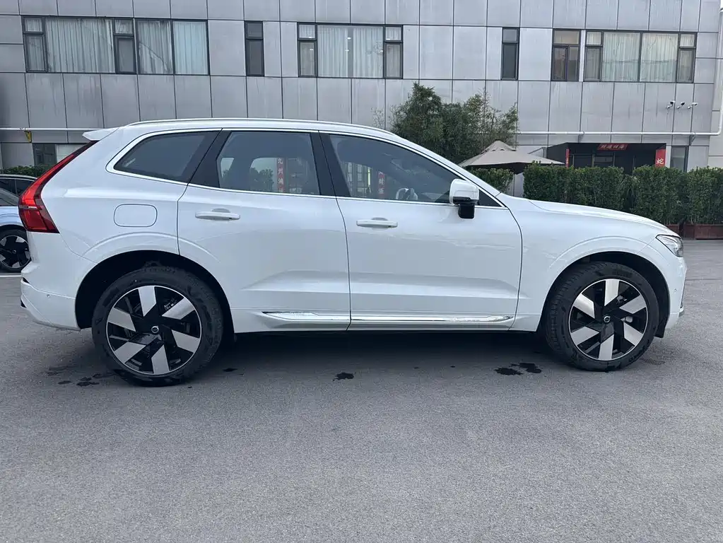 Volvo XC60 PHEV 2024 — фото 13