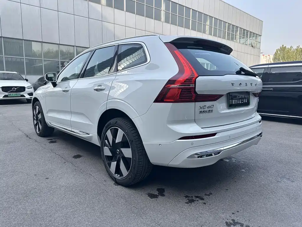 Volvo XC60 PHEV 2024 — фото 14