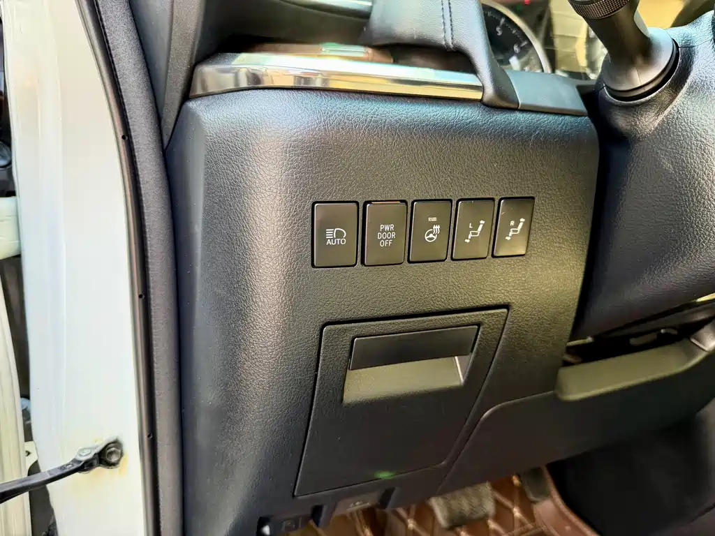 Toyota Alphard 2017 — фото 15