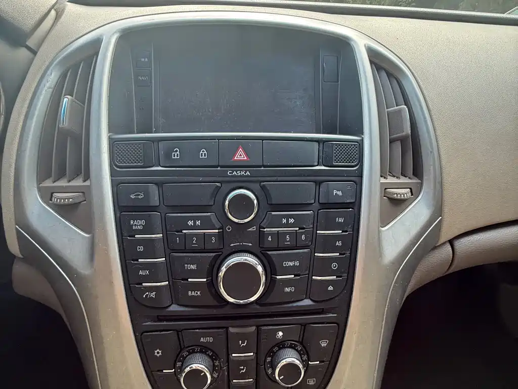 Buick Excelle 2013 — фото 10