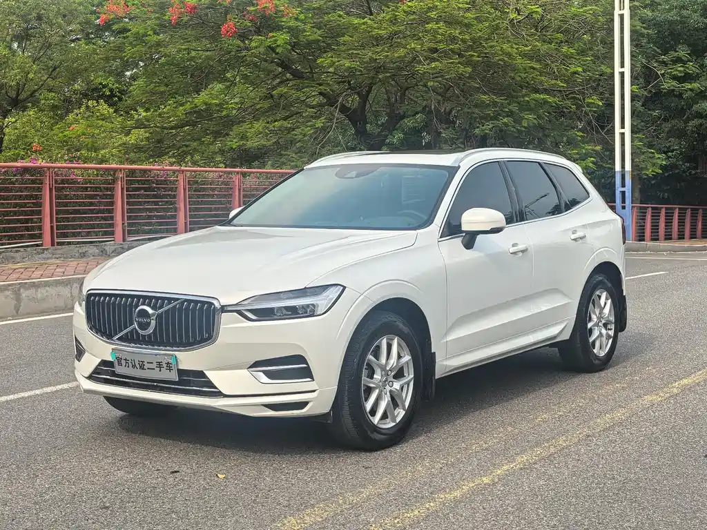 Volvo XC60 2019 — фото 1
