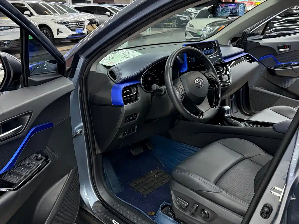 Toyota C-HR 2023 — фото 15