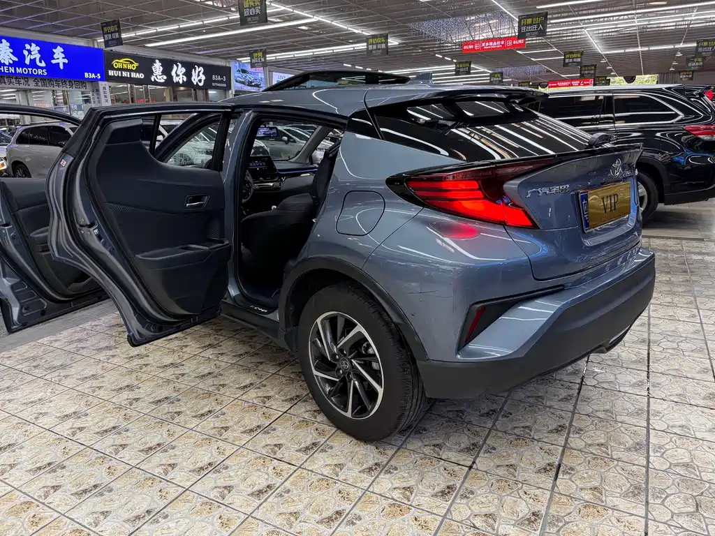 Toyota C-HR 2023 — фото 24