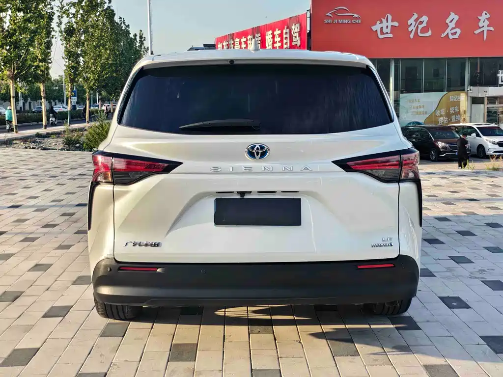 Toyota Sienna 2023 — фото 8