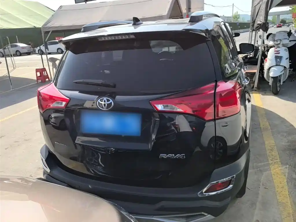 Toyota RAV4 2016 — фото 6
