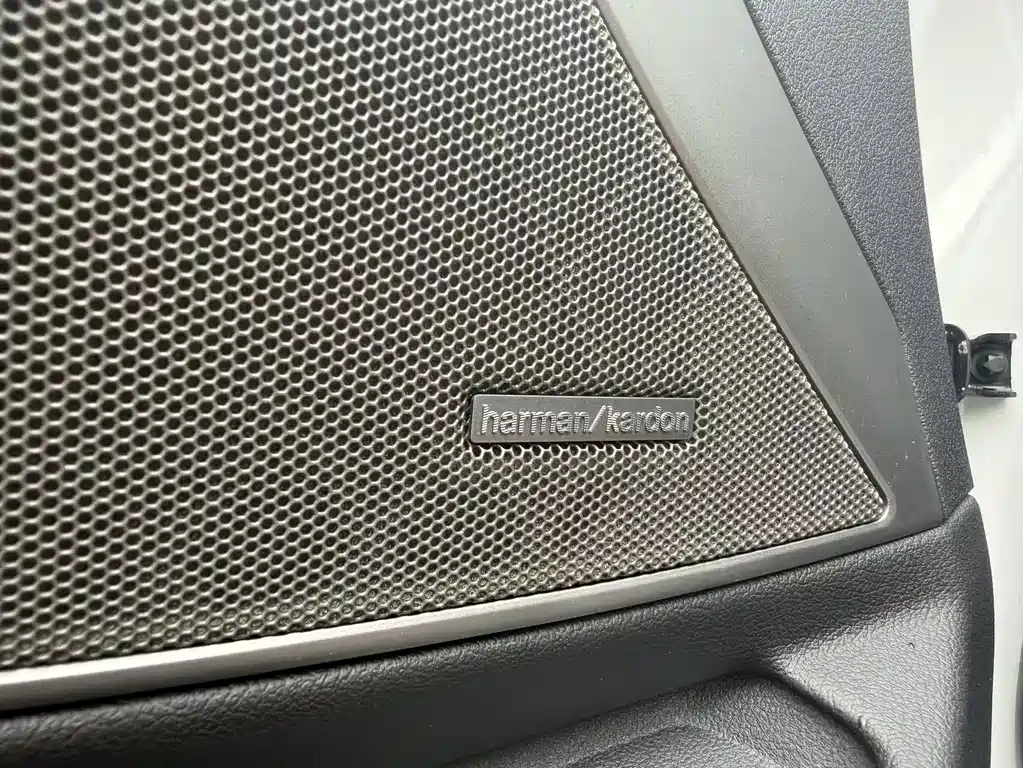 BMW 3 Series 2021 — фото 12