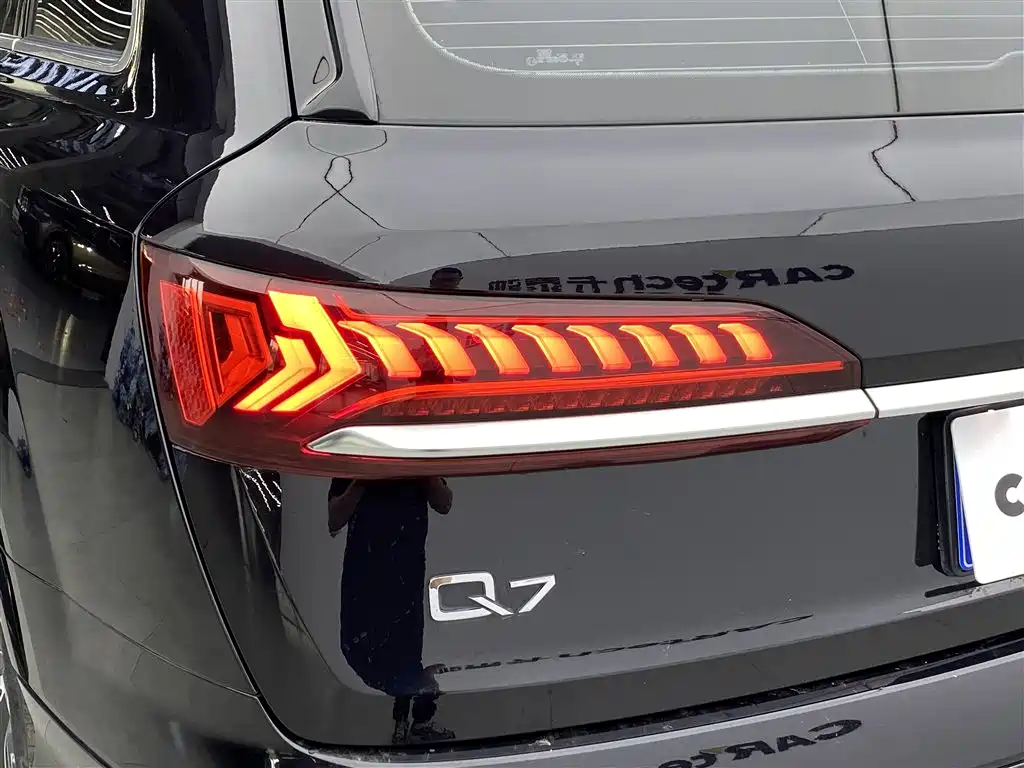 Audi Q7 2021 — фото 12