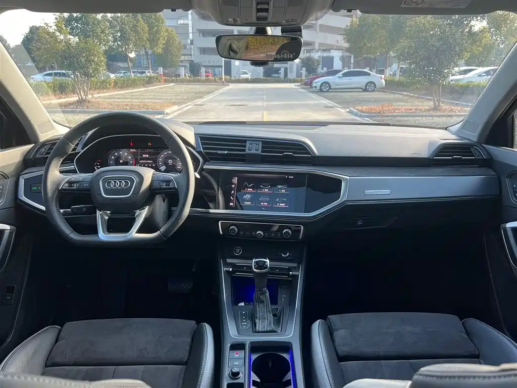 Audi Q3 2023 — фото 10