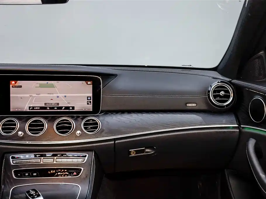 Mercedes-Benz E-Class 2021 — фото 30