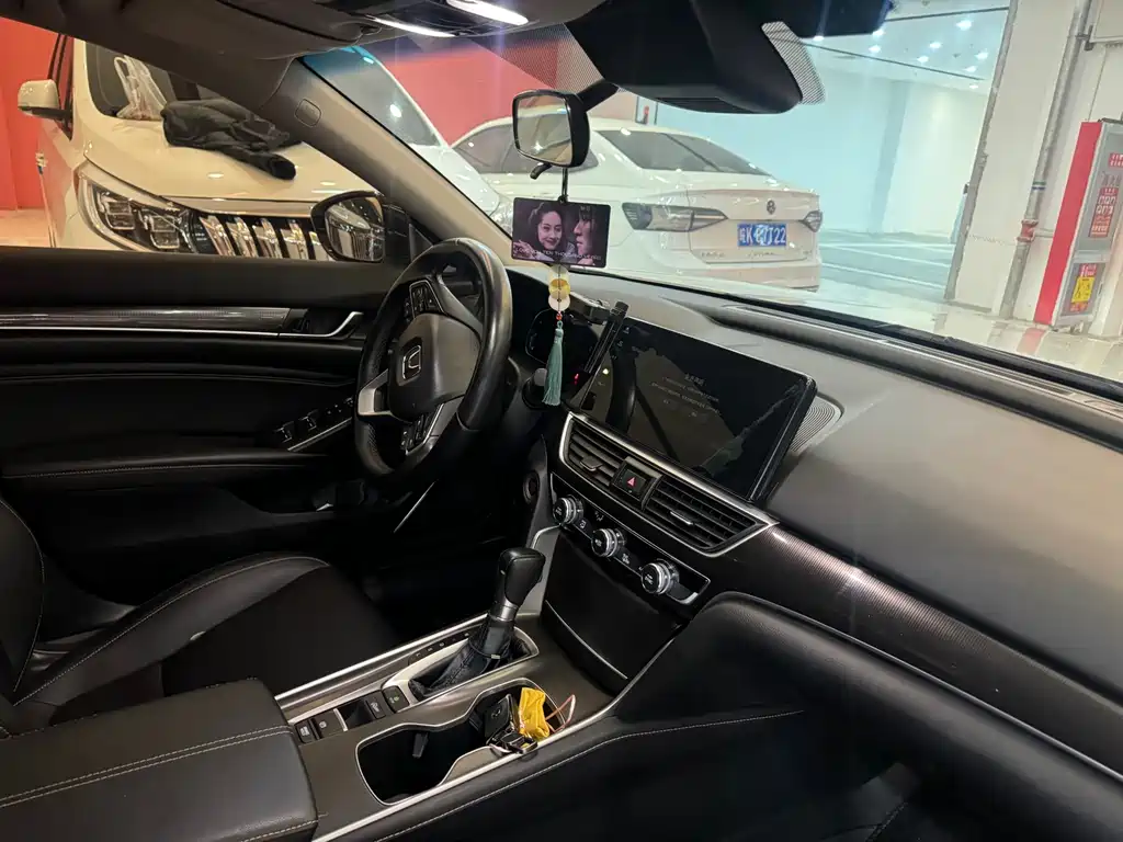 Honda Accord 2022 — фото 11