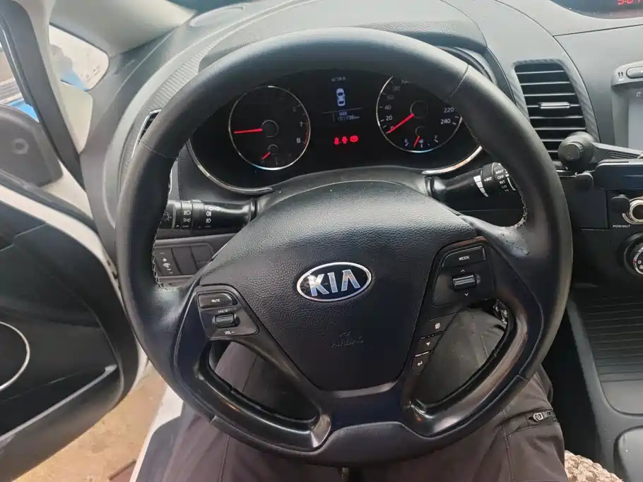 Kia K3 2014 — фото 15