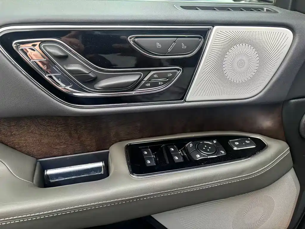 Lincoln Navigator 2026 — фото 20