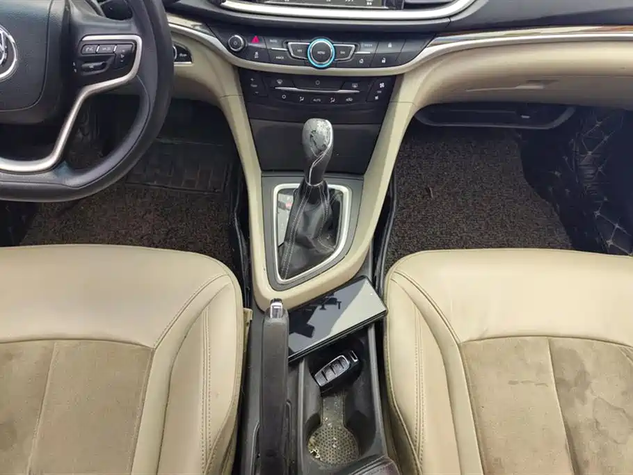 Buick Excelle 2015 — фото 16