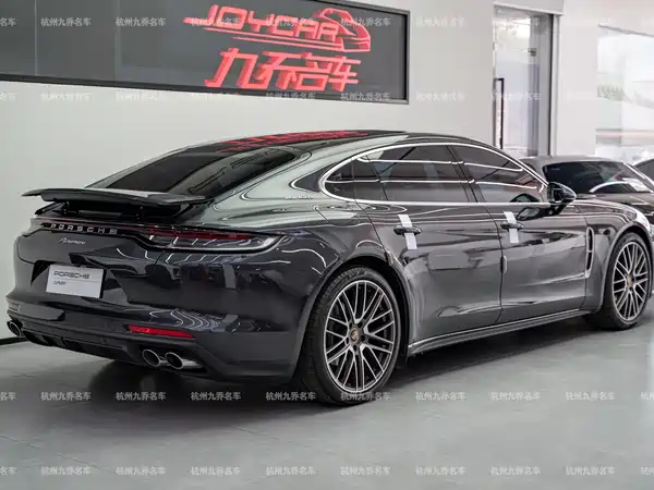 Porsche Panamera 2023