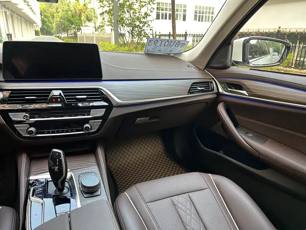 BMW 5 Series 2021 — фото 15