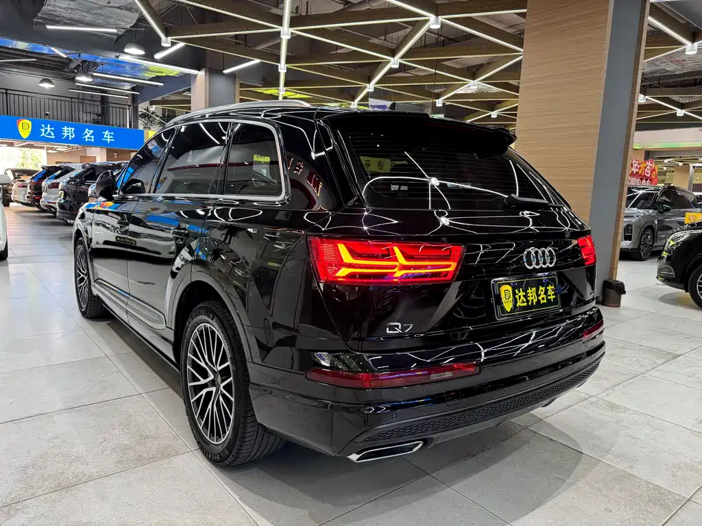 Audi Q7 2018 — фото 18
