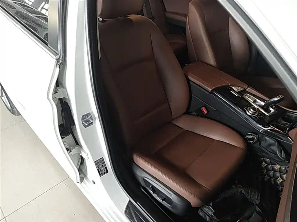 BMW 5 Series 2015 — фото 25
