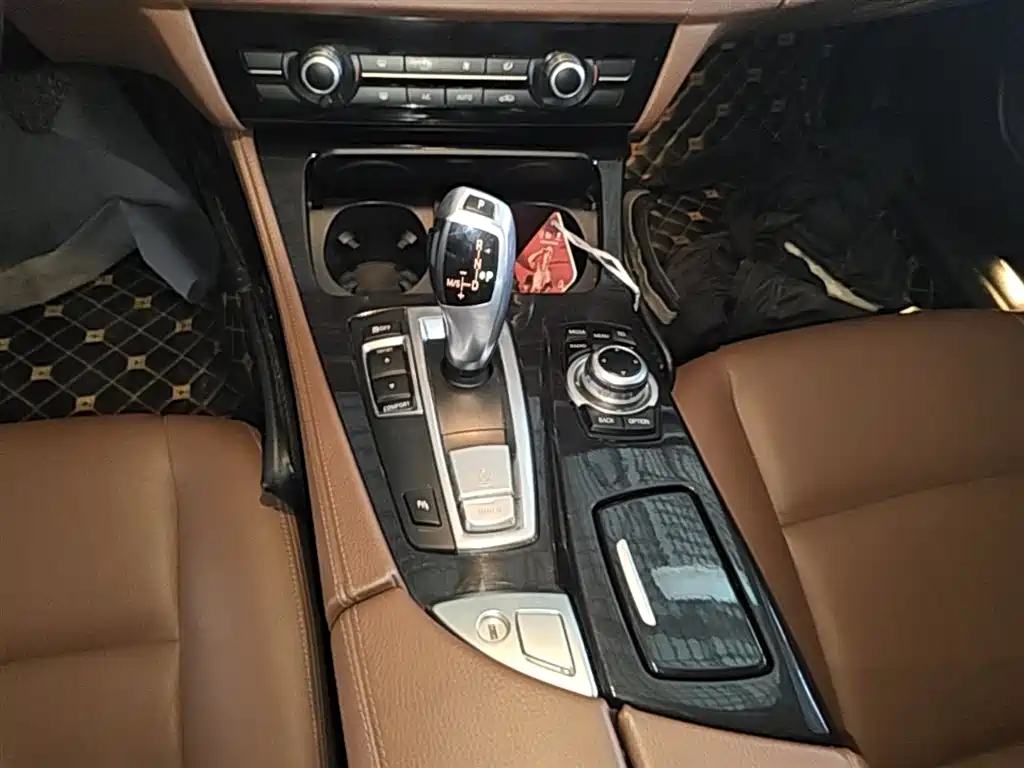 BMW 5 Series 2015 — фото 14