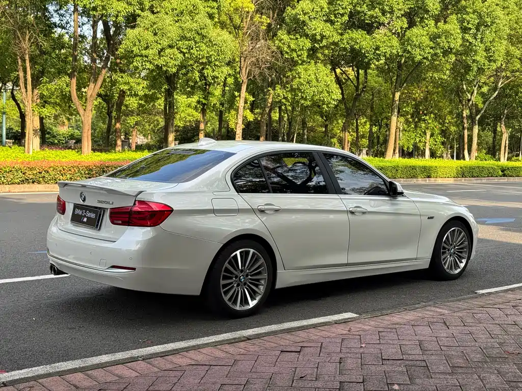 BMW 3 Series 2019 — фото 8